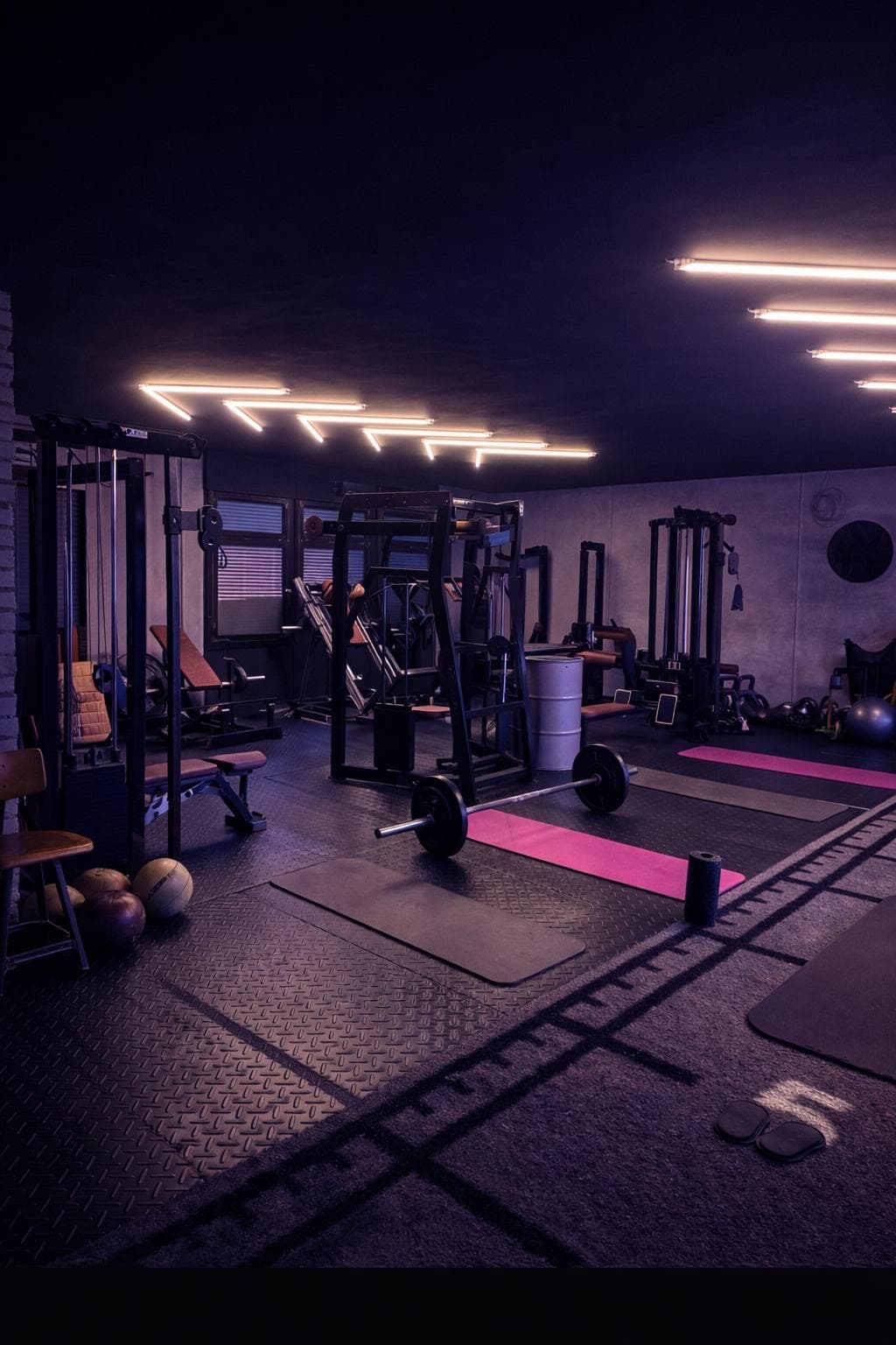 Hantel- und Kettlebell-Bereich mit Doppelspiegel, Heinssens Club